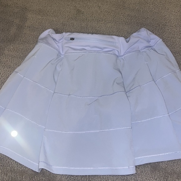 NWOT lulu skirt, I don’t remember the color but got to big of a size - Picture 2 of 2